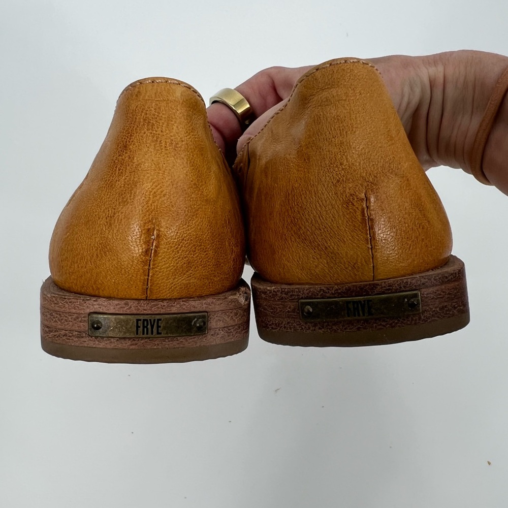 Frye Claire Flat Oyster Leather size 6 Gold Yellow Marigold - Picture 6 of 6